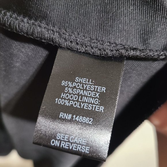 Torrid Short Velvet Hooded Cloak Halloween Plus Size 3X/4X Black Red - Picture 6 of 7